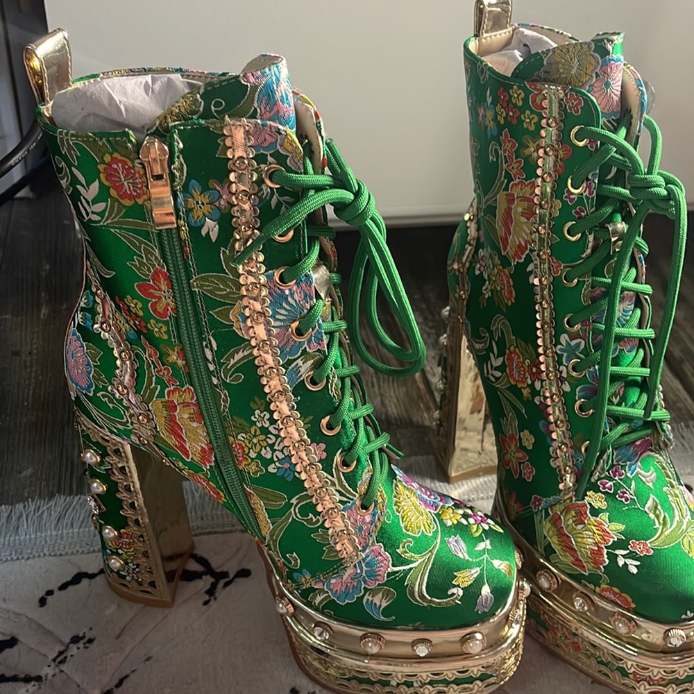 Azalea wang boots